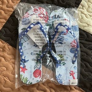 *TAGS STILL ON* Vera Bradley, Sea Flip Flops, Medium